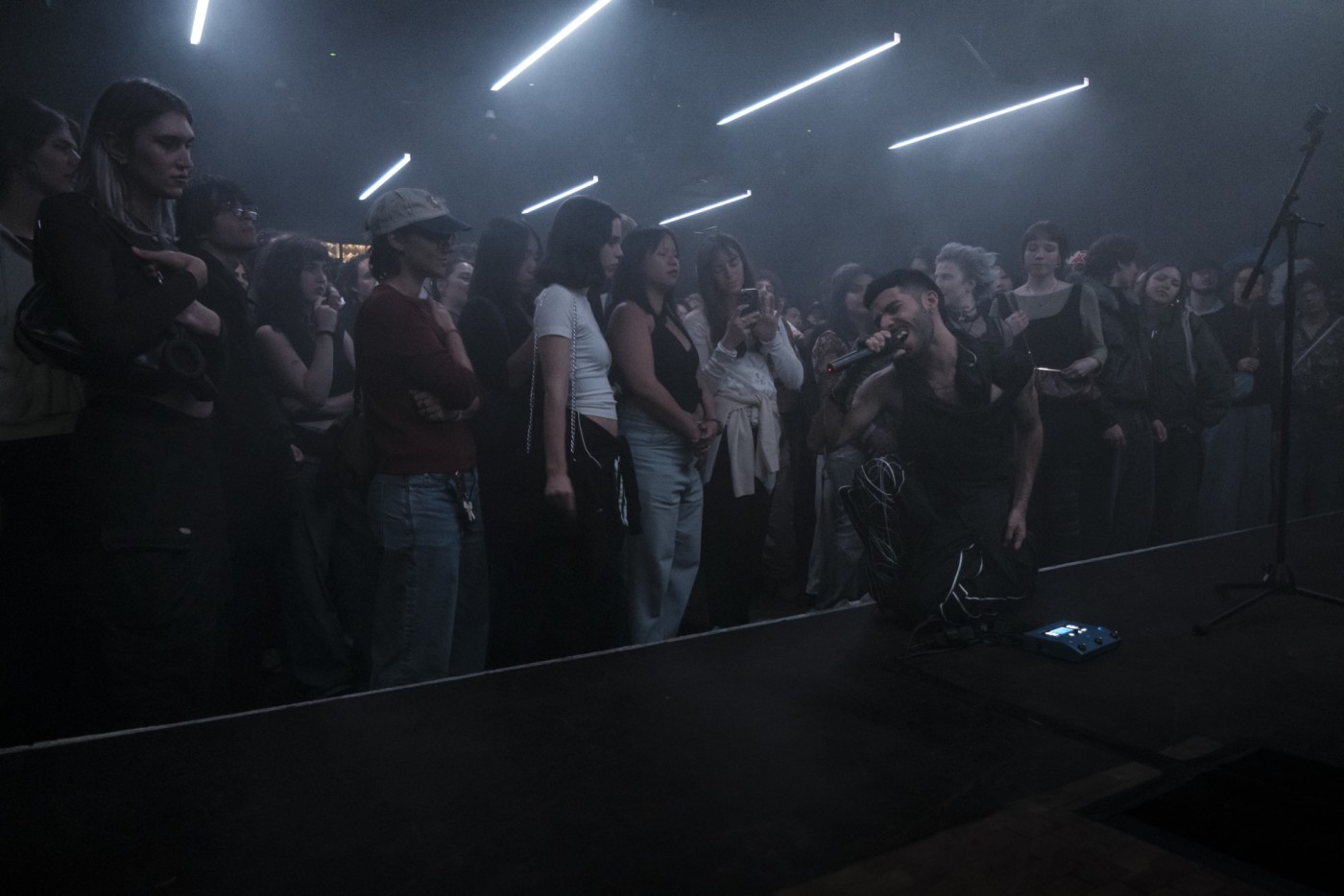 nos-2025_andras_2020-in-performance-@-jaki-03_niclasweber_45