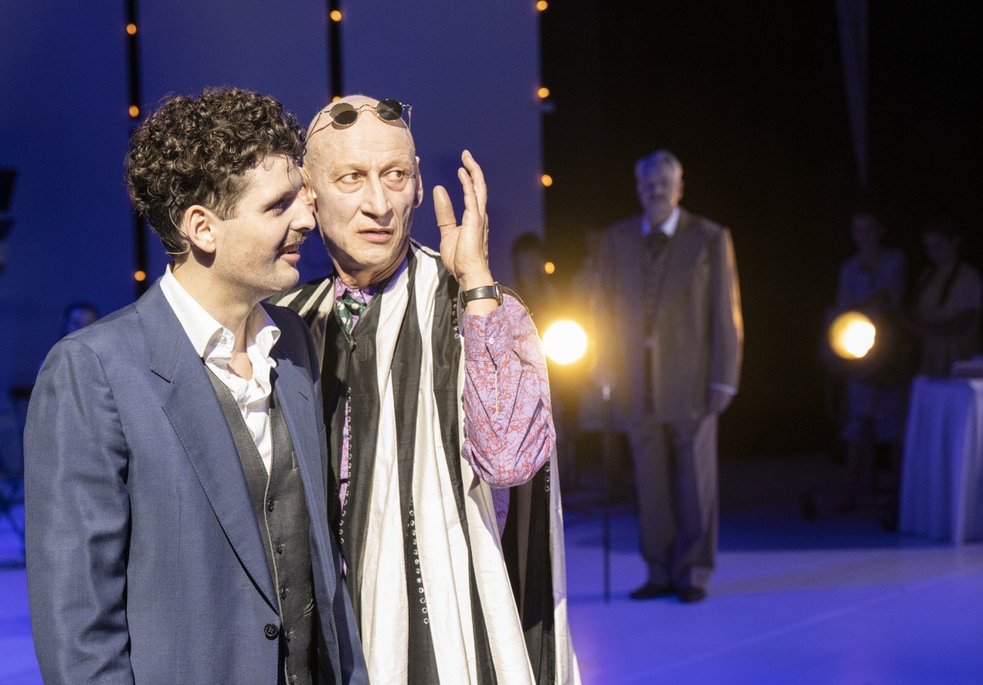 nonnenmann-1-2025-taschenopernfestival@bernhardmueller-mit-joshua-miro-ebsen-als-mario-und-michael-gunther-als-cipolla