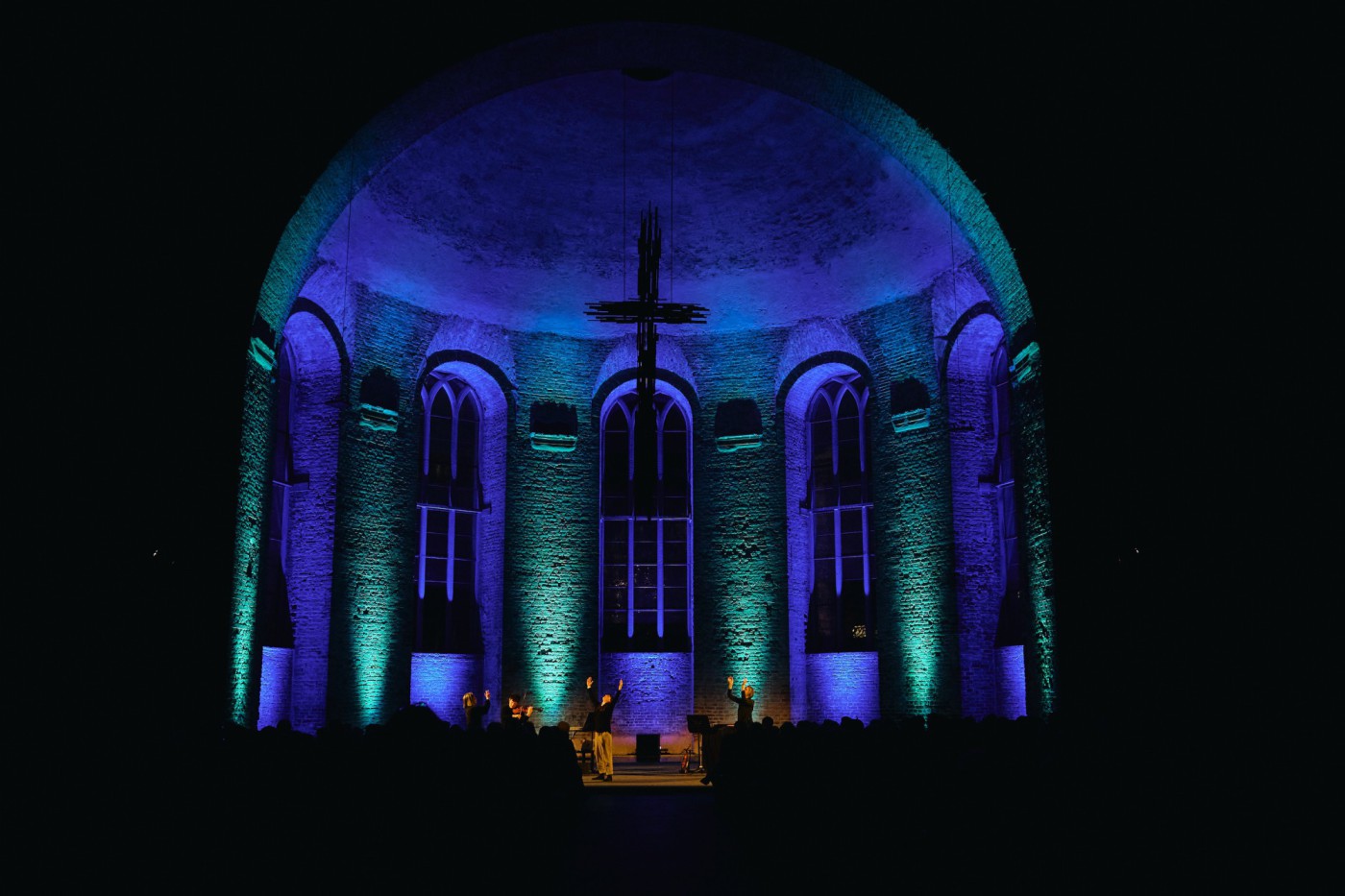 bild-7_-lament_-a-ritual-of-letting-go-in-der-parochialkirche-fabian-schellhorn