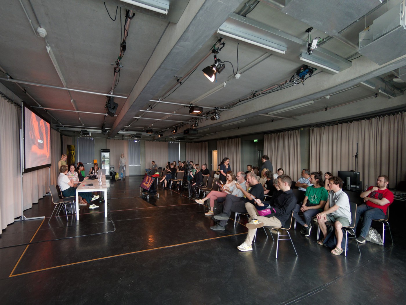 bild-5_-panel-ii-voice-performance-and-electronic-sound_-the-concert-stage-as-theatrical-space-udo-siegfriedt-heroines-of-sound-
