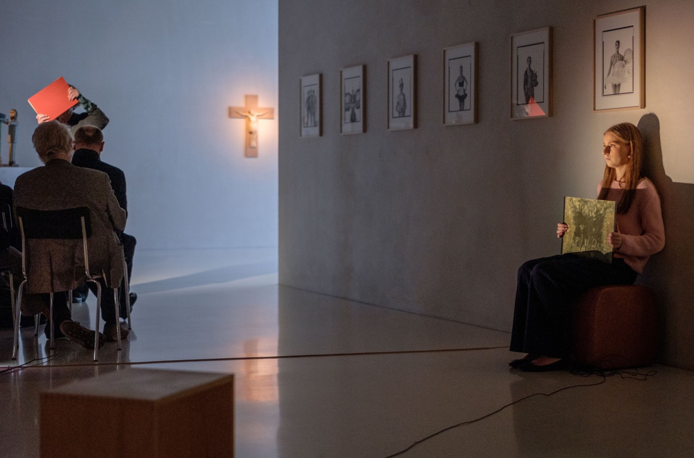 4-manos-station-4-sei-elfenbeinkreuz-foto-stefan-kraus