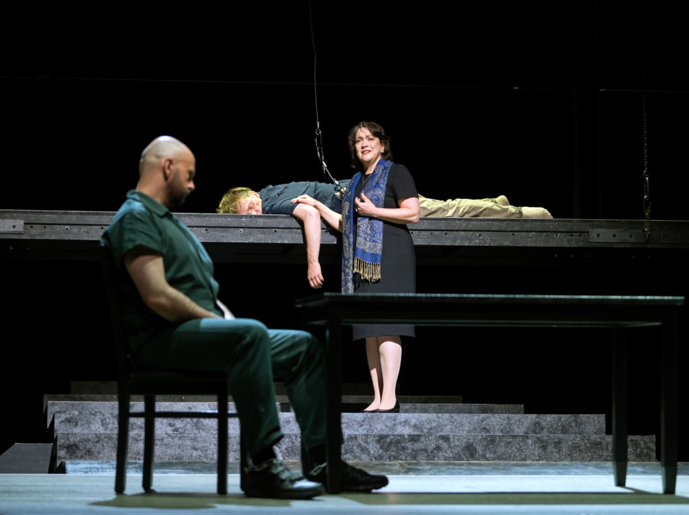 nonnenmann-charlotte-bray-american-mother-am-theater-hagen-mit-timothy-connor-roman-payer-katharine-goeldner-foto-volker-beushau