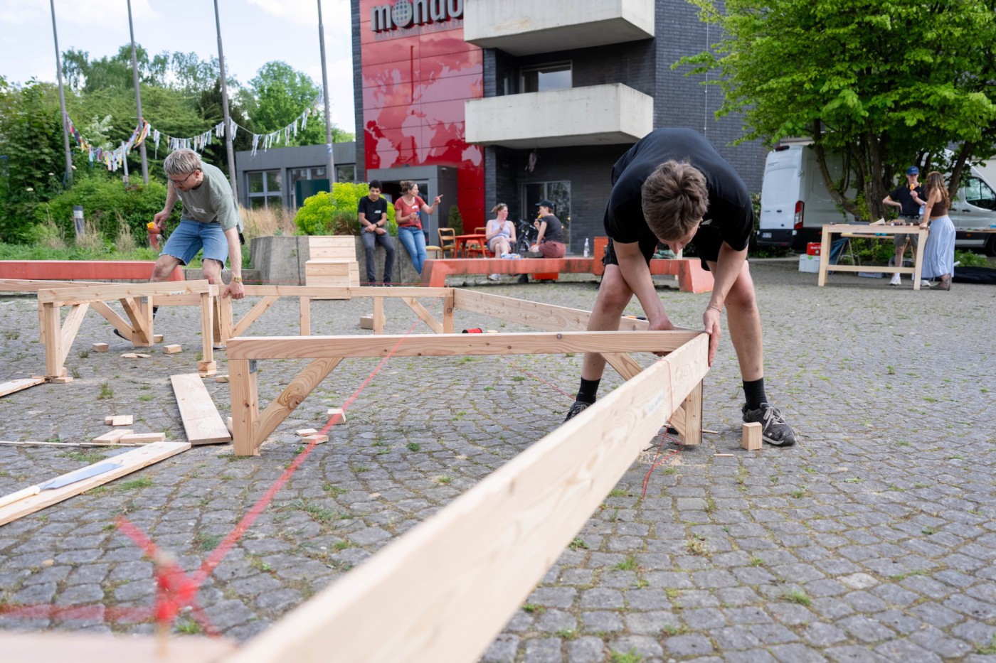 bild-1-mitmachtaktion-mobelbau-c-claus-langer