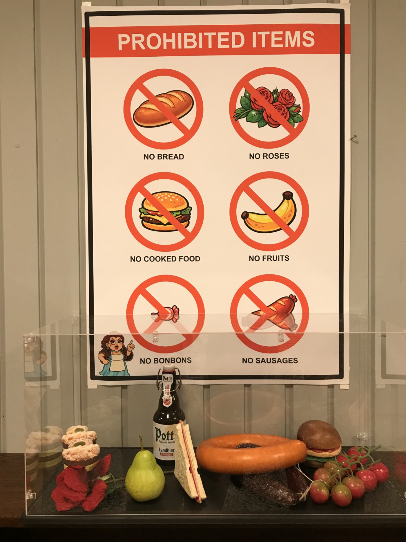 nonnenmann-2-ua-nico-sauer-schautafel-prohibited-items-mit-mangafigur-der-uropa-foto-rainer-nonnenmann